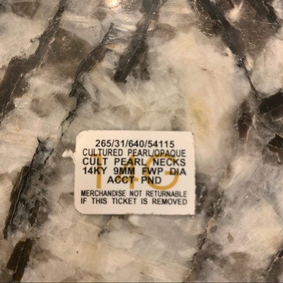 NWT 14k Gold Genuine Pearl pendant w/ diamond accents - Picture 5 of 5